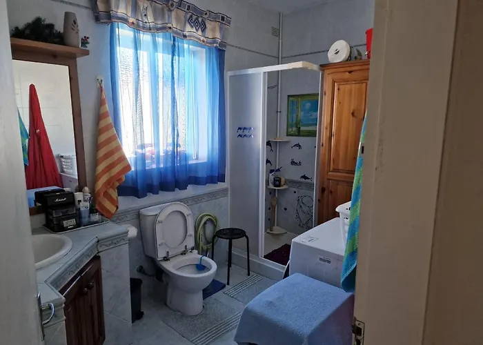 Modern Confortable For 1 Person Only In A Shared Flat Close To Habitación en casa particular *